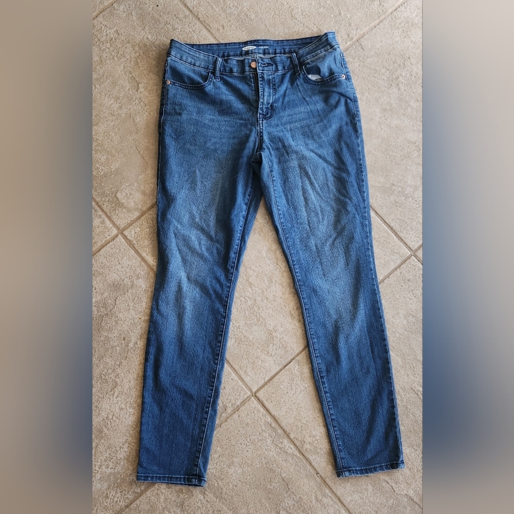 Old Navy 👖 Super Skinny Jeans Ladies Size 12 EUC $19